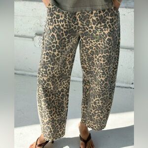 Le Bon Shoppe Arc Pants leopard print barrel pants jeans size Large